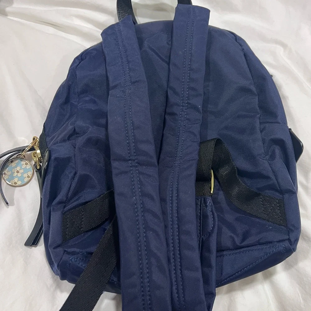 Backpack 🎒 - Picture 2 of 3